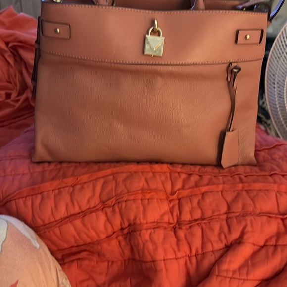 Elegant Michael Kors Pink Leather Handbag - Picture 2 of 13